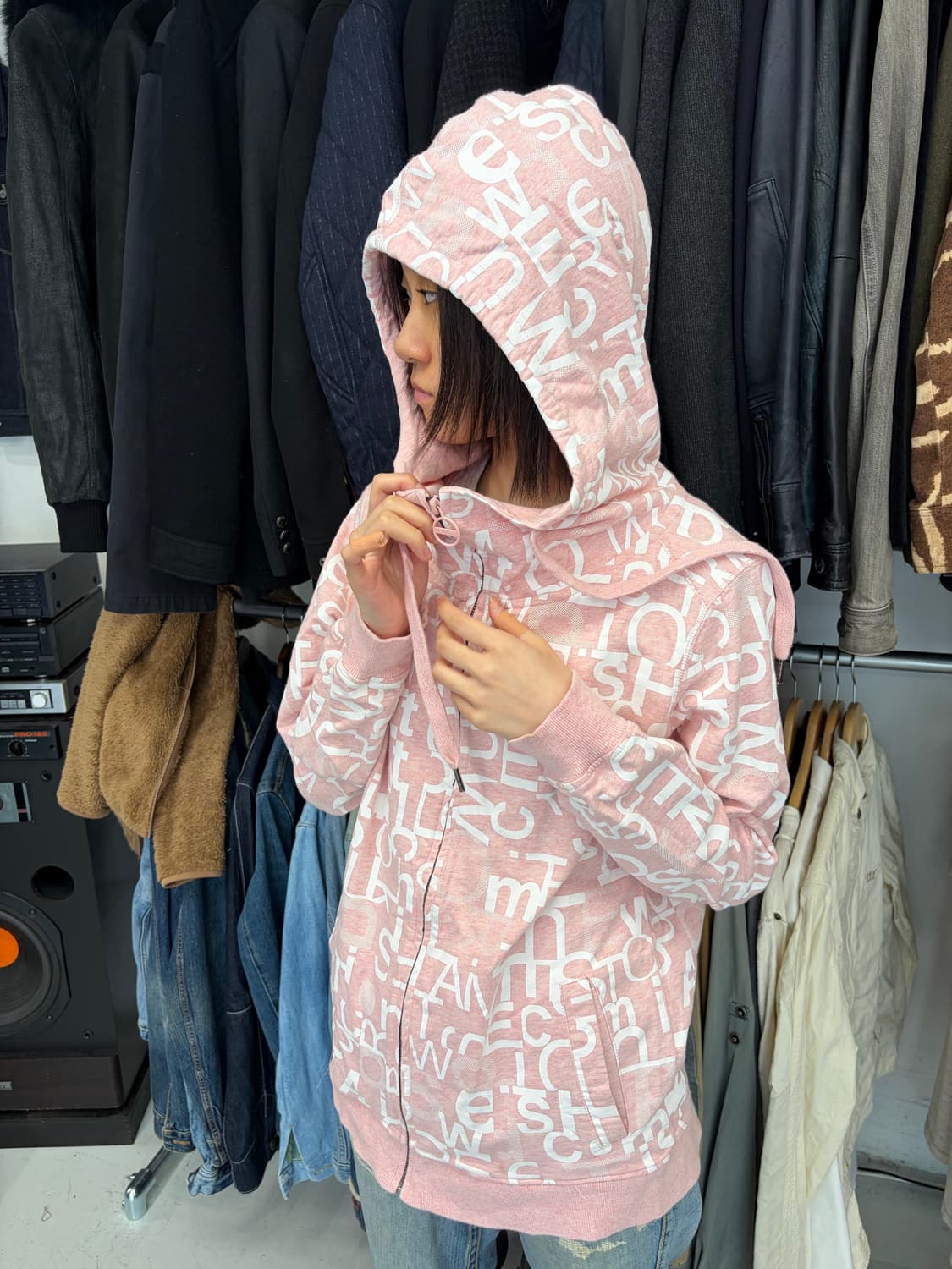 Clride.n 핑크 올오버 타이포 그래픽 집업 후드  상품이미지5