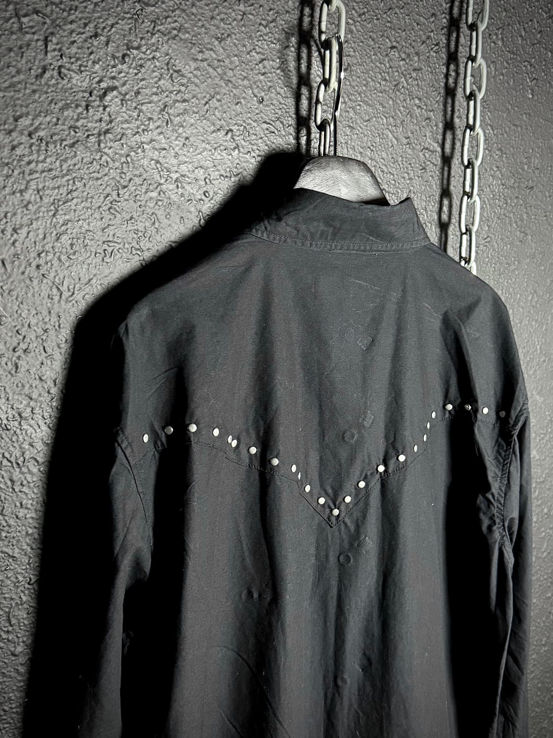 ΩMKΩΣ – Studded Black Western Shirt  블랙  상품이미지8