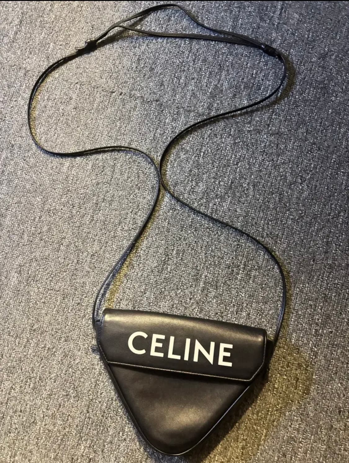 셀린느 트라이앵글 백 블랙 상품이미지1