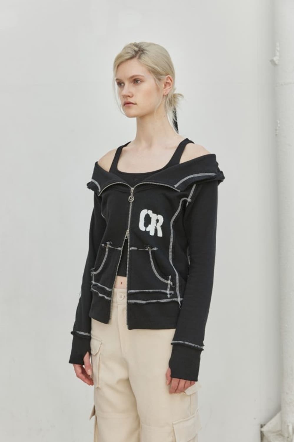 세릭 CERRIC CUT OUT HOOD ZIP UP / BLACK 상품이미지3