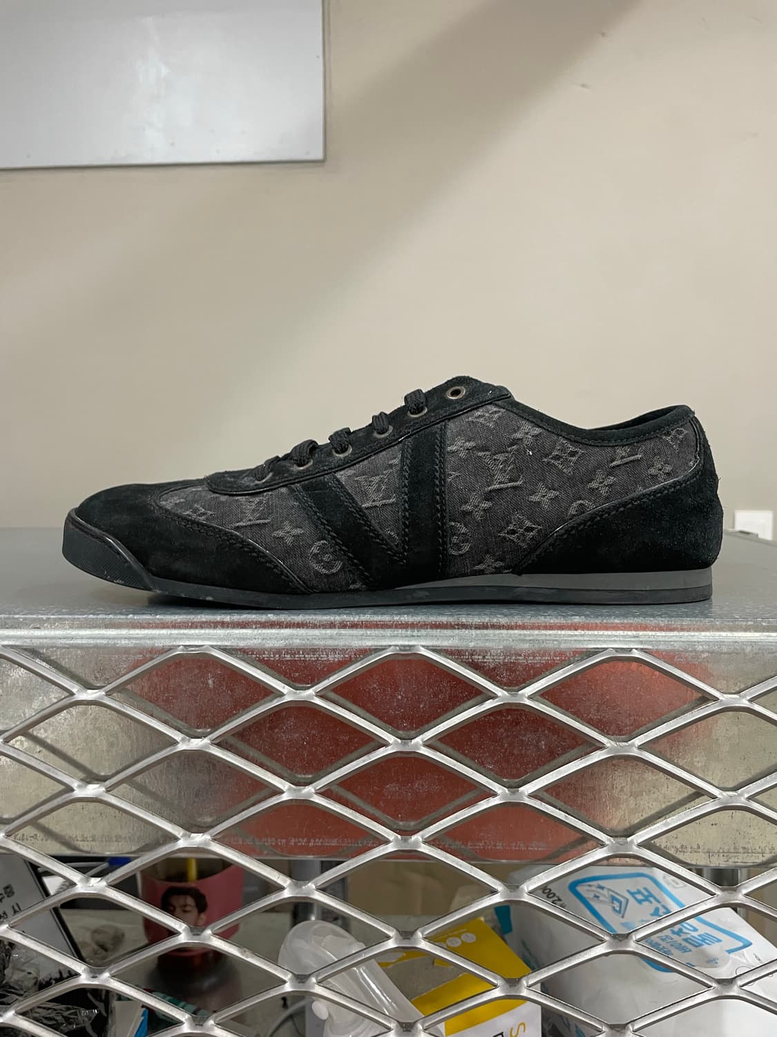 루이비통 블랙 데님 스니커즈 8.5 상품이미지1