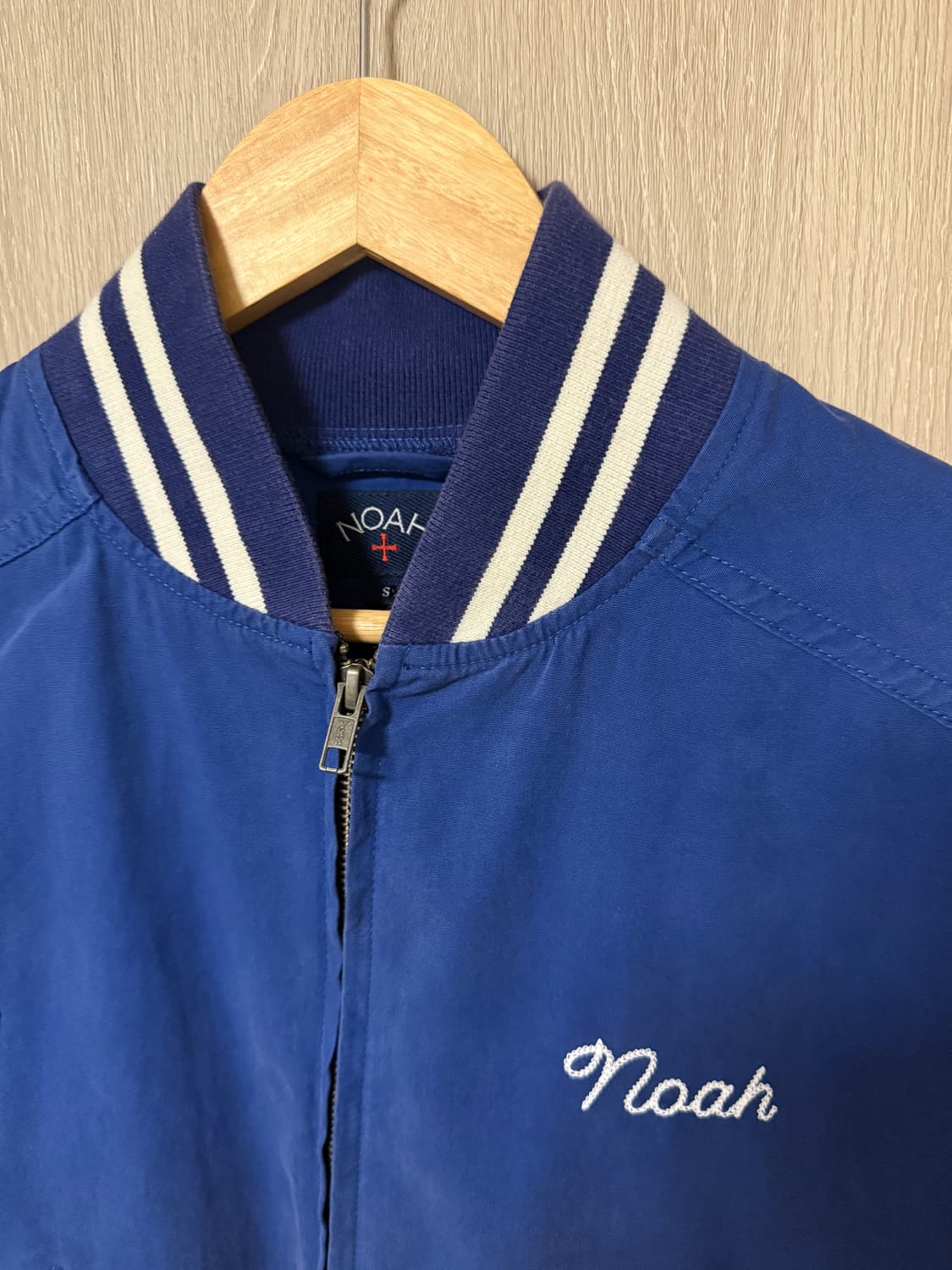 Noah 노아 코튼 바시티 자켓 로얄블루 김원중 착용 상품이미지2