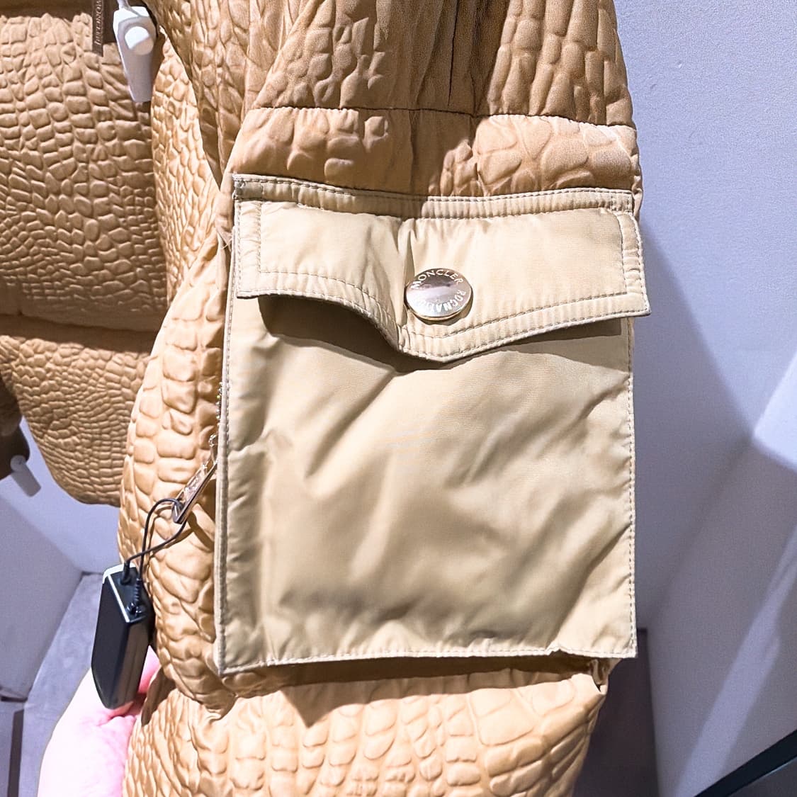 (정품/새상품) 몽클레어 x 락 네이션 바이 제이지 센타우루스 다운 봄버 상품이미지3