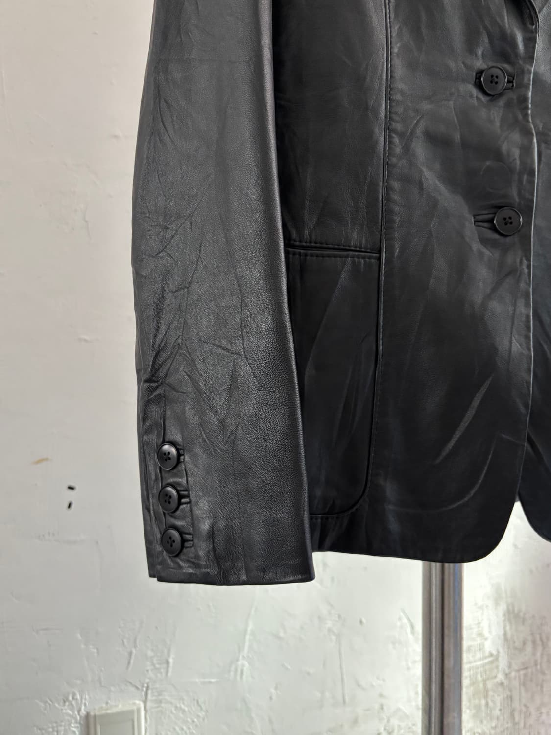 DKNY 디케이엔와이 블랙 컬러 가죽 블레이저 자켓 상품이미지7