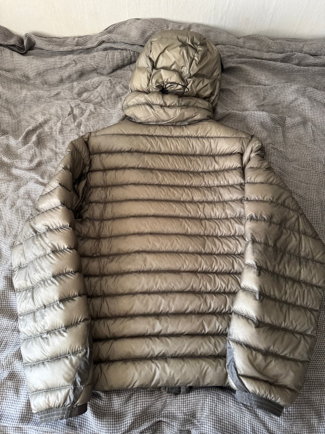 Cp컴퍼니 dd쉘 고글 경량패딩 펀가이 그레이 L 상품이미지2