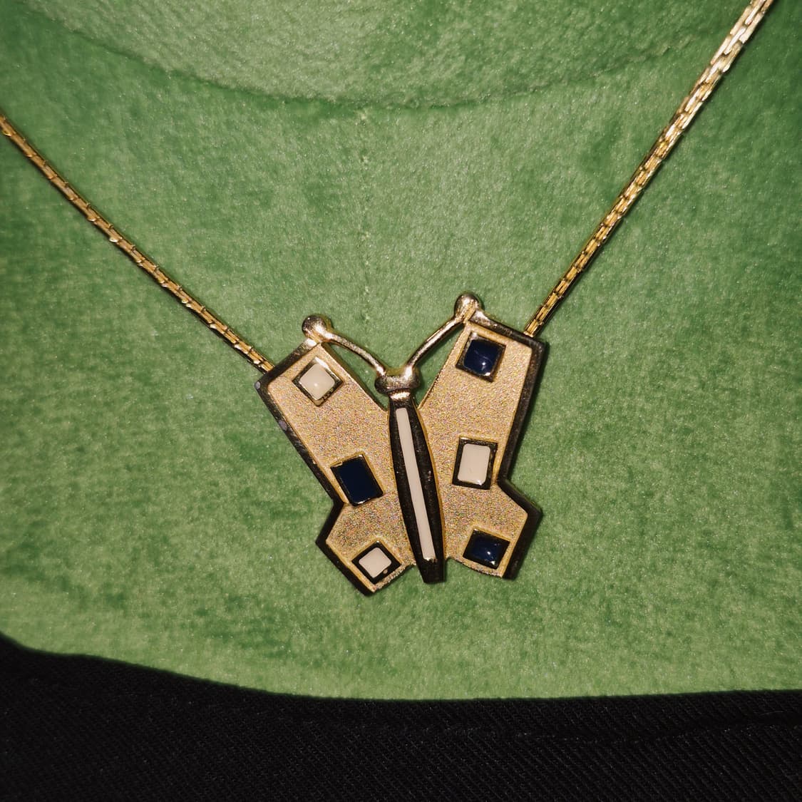 80s 지방시 골드 나비 조각 에나멜 칩 초커 상품이미지3