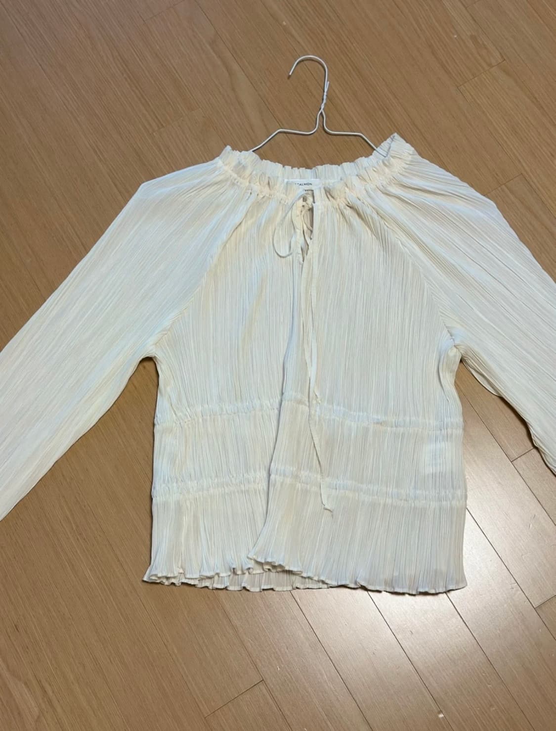 킨더살몬 FW23 Shirring Blouse 셔링 블라우스 상품이미지5