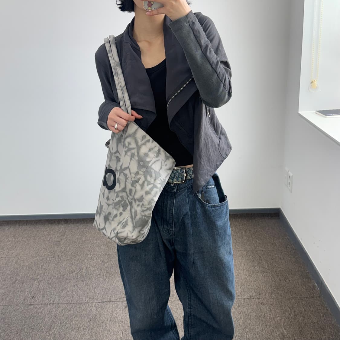 Alo 알로 아이코닉 쇼퍼 도트 백 그레이 타이다이  상품이미지2