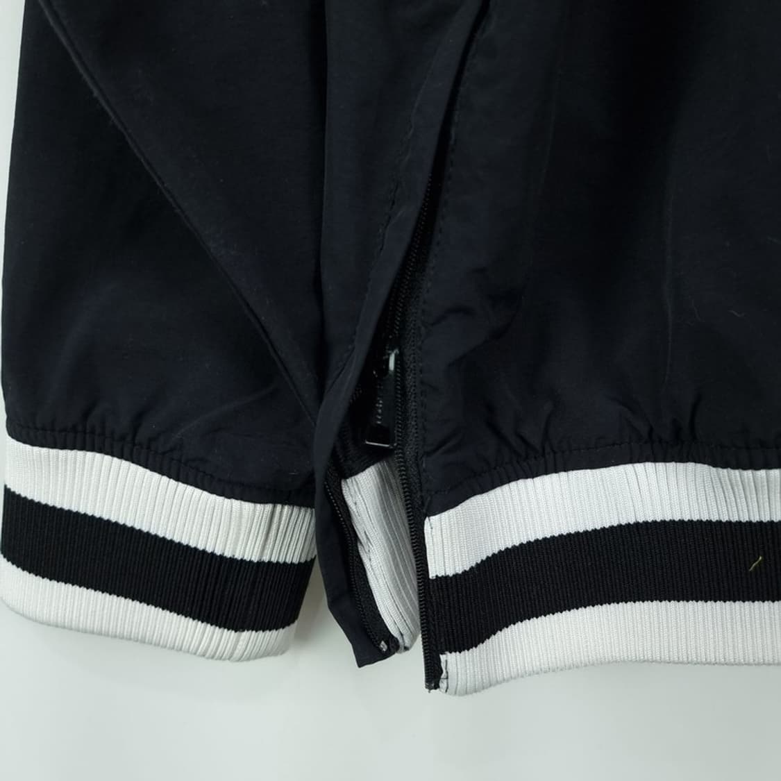 [칼하트] 로고 프린팅 브이넥 오버핏 바람막이 아노락 자켓 M19065 상품이미지7