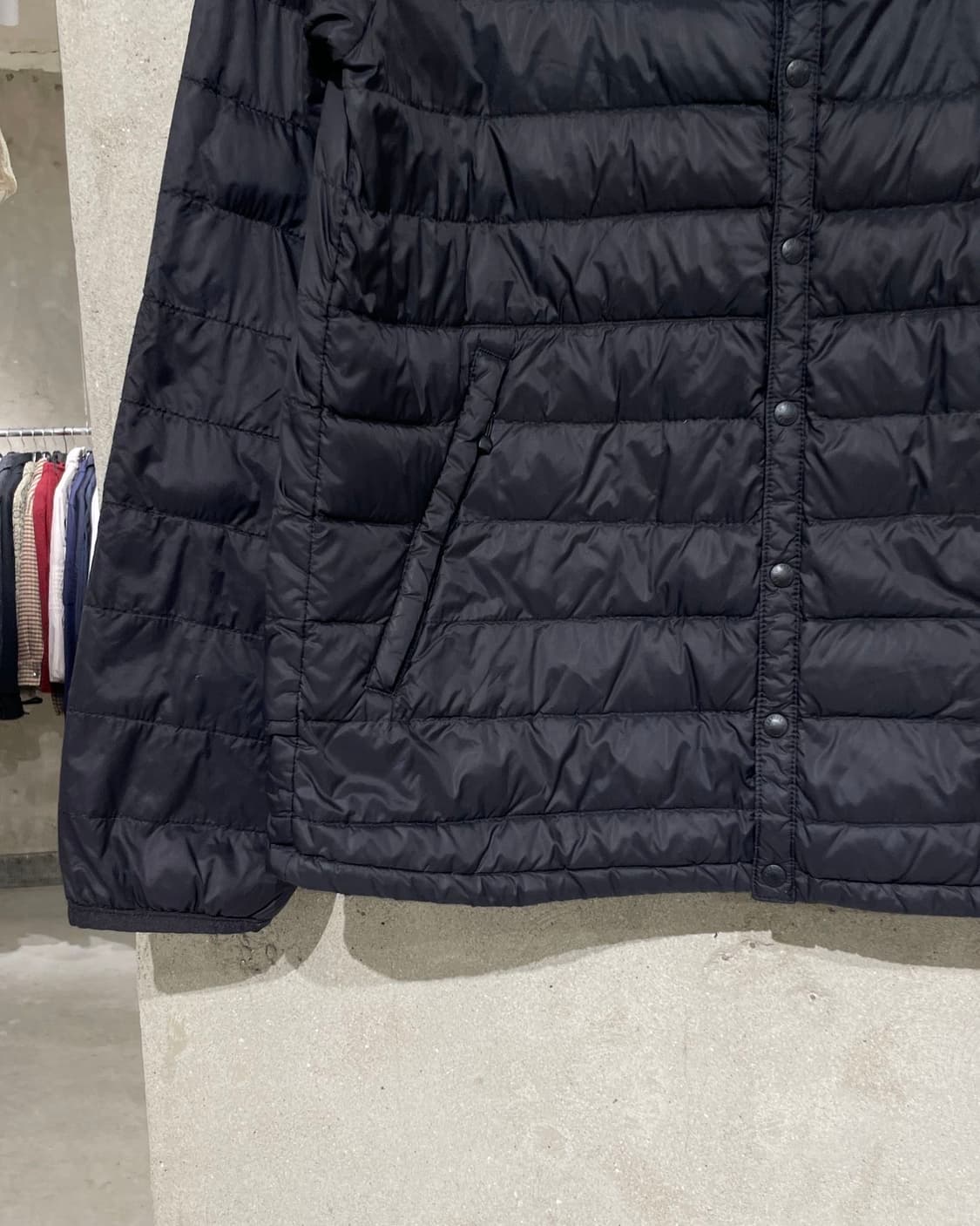 단톤 블랙 로고 나일론 다운 자켓 상품이미지4