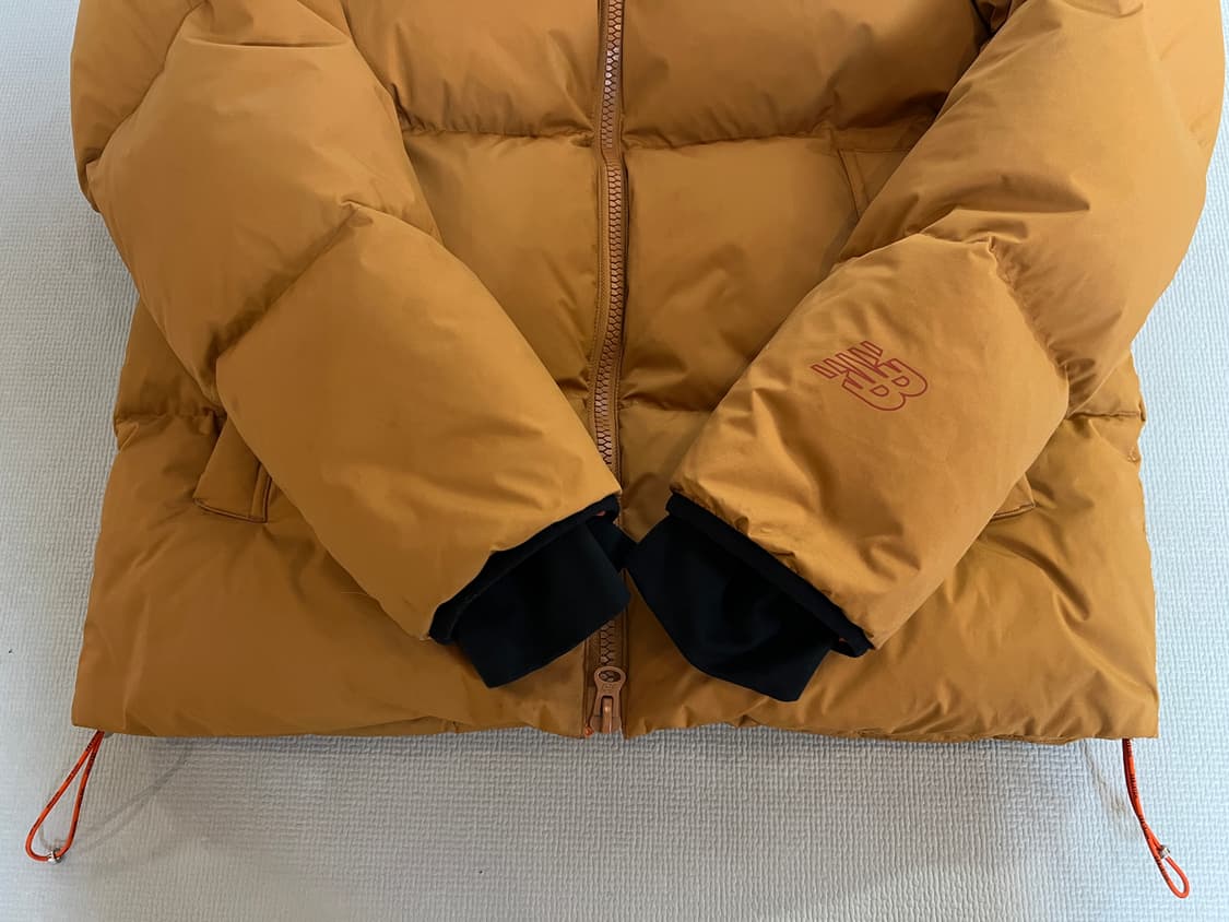 무료배송 - 한정판 뉴발란스 x 슬로우스테디클럽 호텔990 구스패딩(브라 상품이미지2