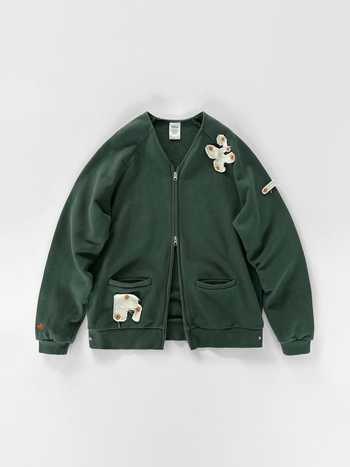 KROI 버튼 패치 스웻 가디건 상품이미지1