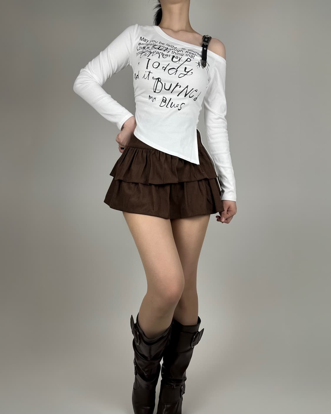 화이트 레터링 언발 긴팔티 상품이미지1