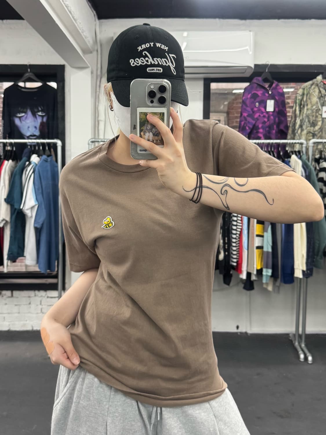 베이프 비 원포인트 브라운 티셔츠 상품이미지2