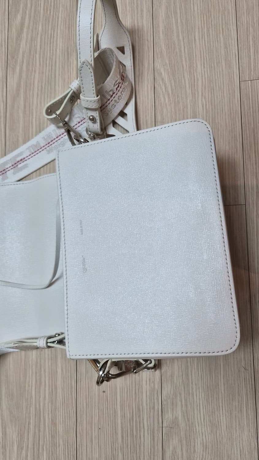 오프화이트 디아그 플랩백 화이트팝니다 상품이미지4