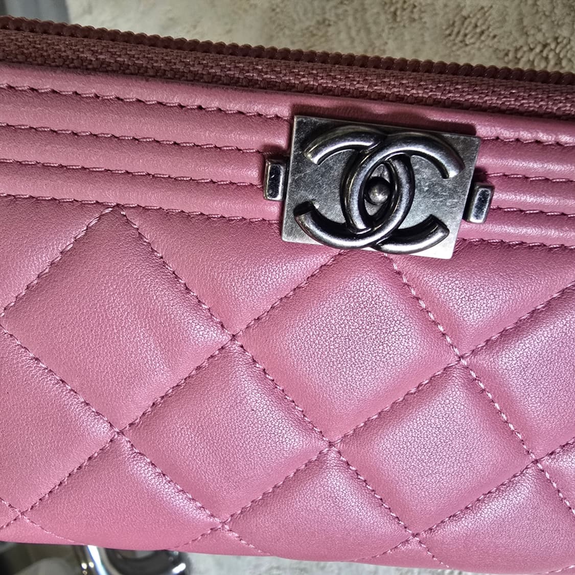 [중고/정품] 샤넬 보이샤넬 지퍼 장지갑 상품이미지3