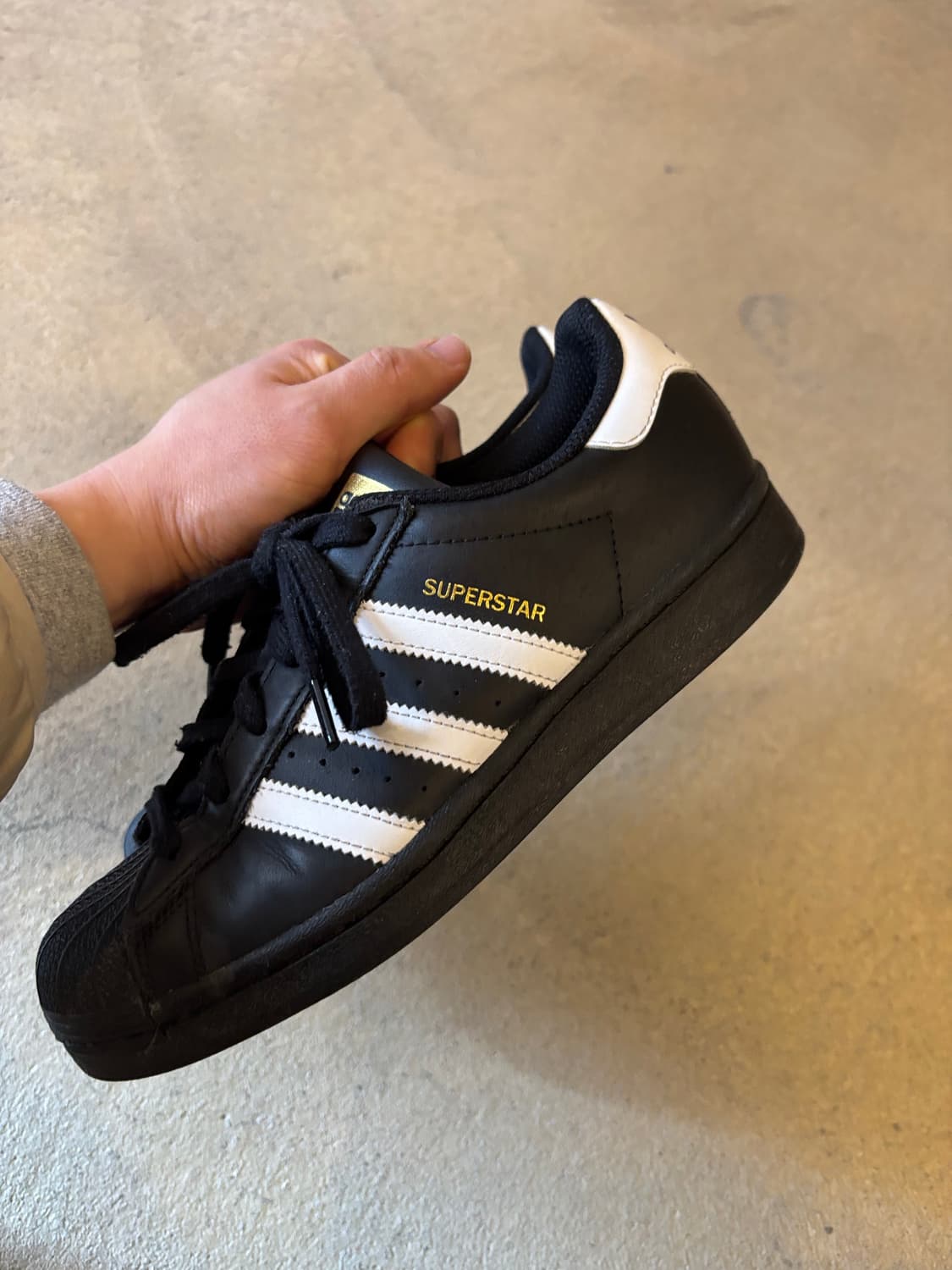 아디다스 슈퍼스타 블랙 흰색 삼선 스니커즈 상품이미지2
