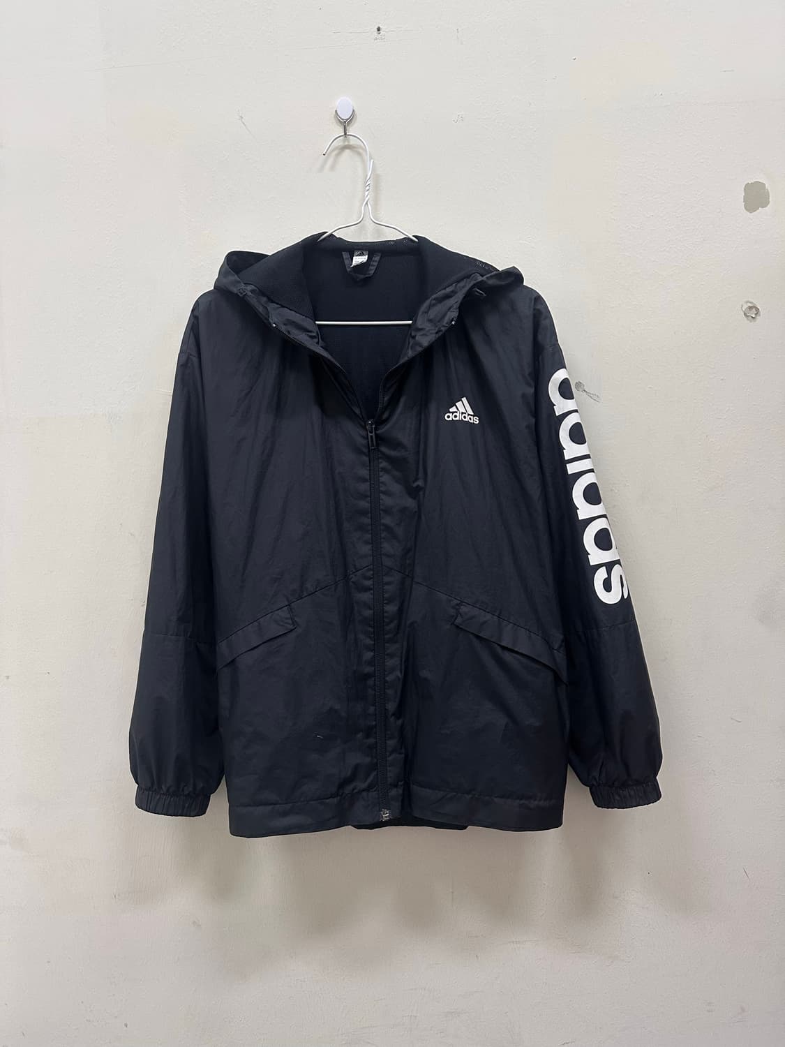 아디다스 블랙 바람막이 상품이미지1