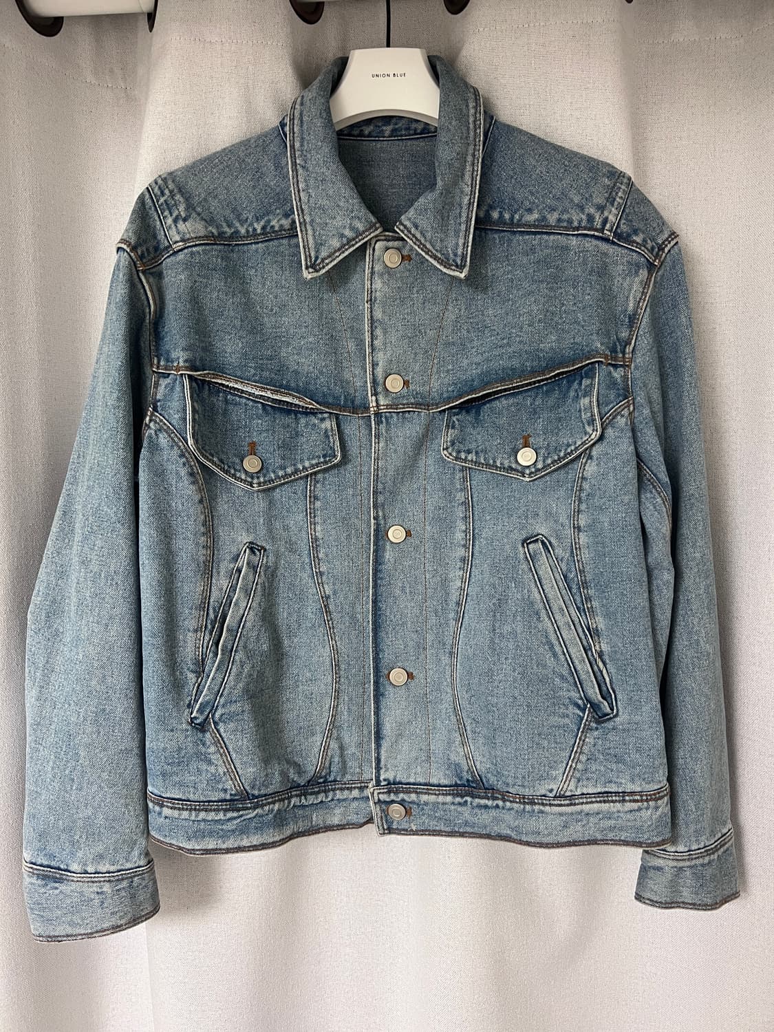 쿠어 트위스트 데님 트러거 자켓 (워시드블루) 상품이미지2