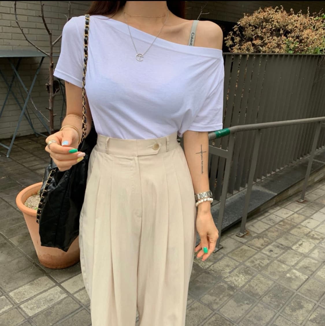 레브시티 반팔오프티 - 아이보리, 블랙 상품이미지5