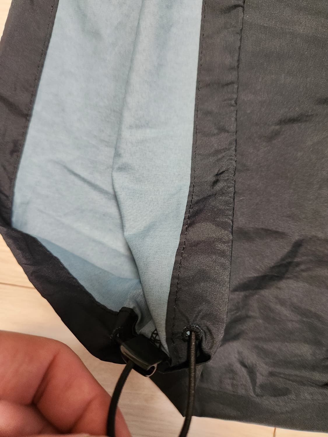 험멜 바람막이 풀오버 블랙 우븐 아노락 L~XL

사이즈 2xl인데 생각 상품이미지5