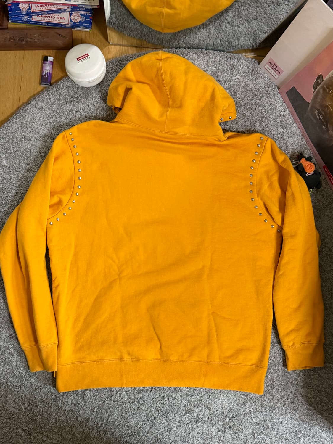 슈프림 18FW 스터디드 후드티 상품이미지5