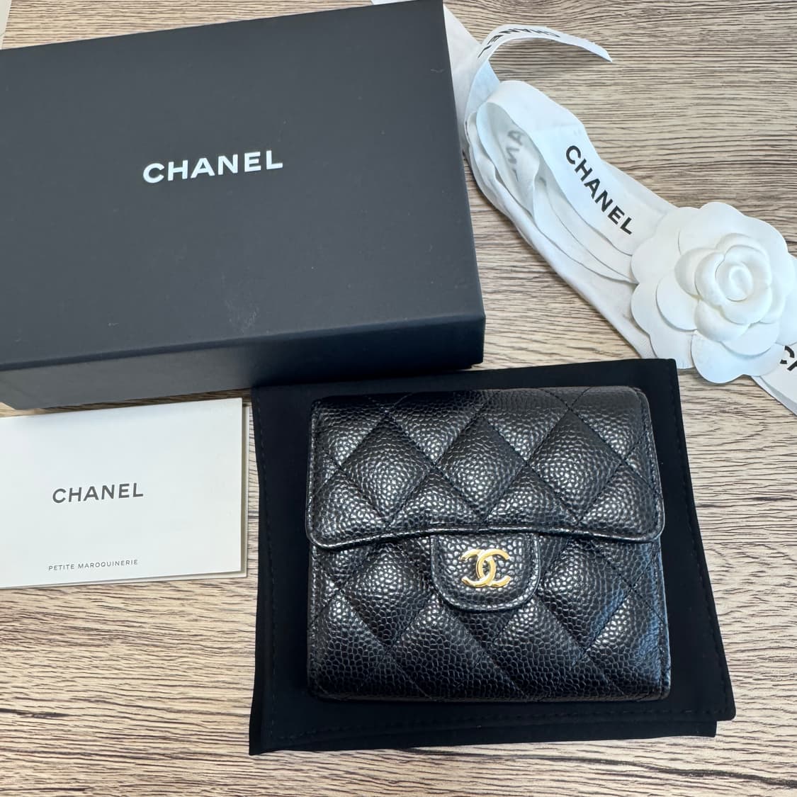 샤넬 클래식 캐비어 반지갑 금장 블랙 새제품 AP0231 상품이미지2
