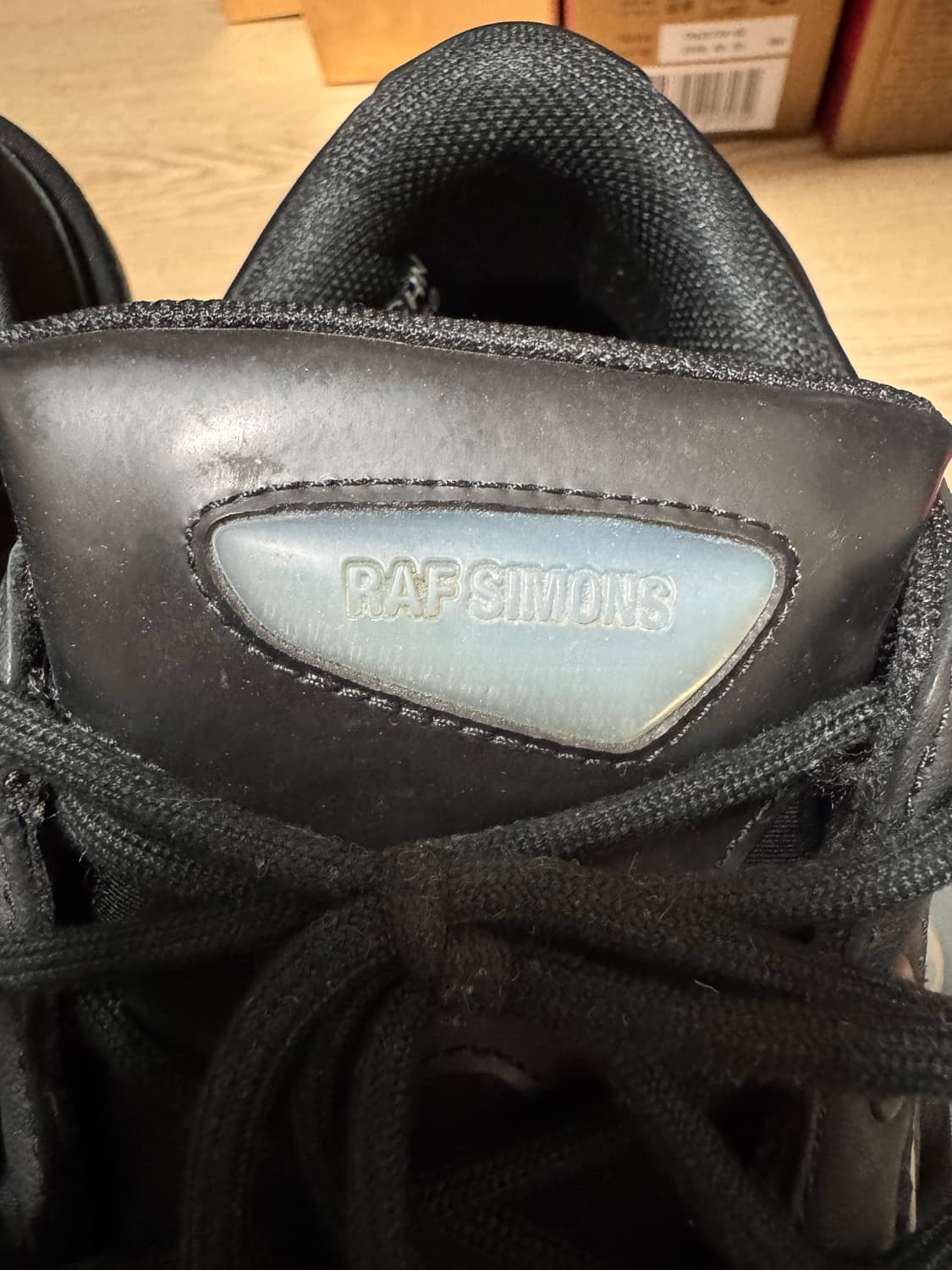 라프시몬스 아디다스 오즈위고 250 팝니다. 상품이미지3