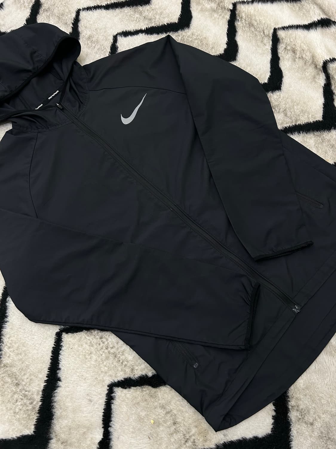 [M]나이키 런닝 에센셜 후드 바람막이/블랙 상품이미지3