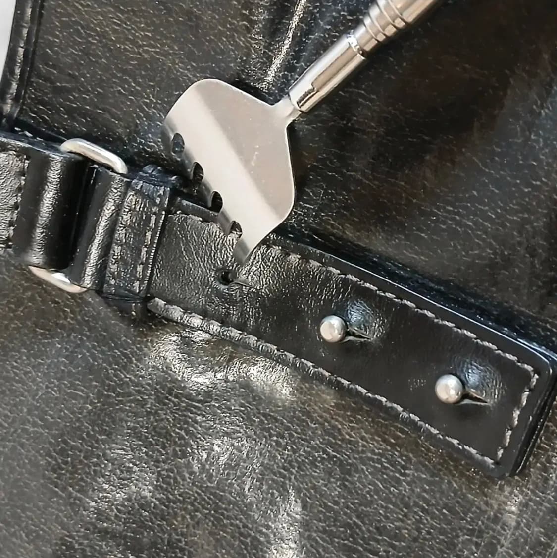 장폴고티에 버클 빈티지 가공 레더 토트백 상품이미지9