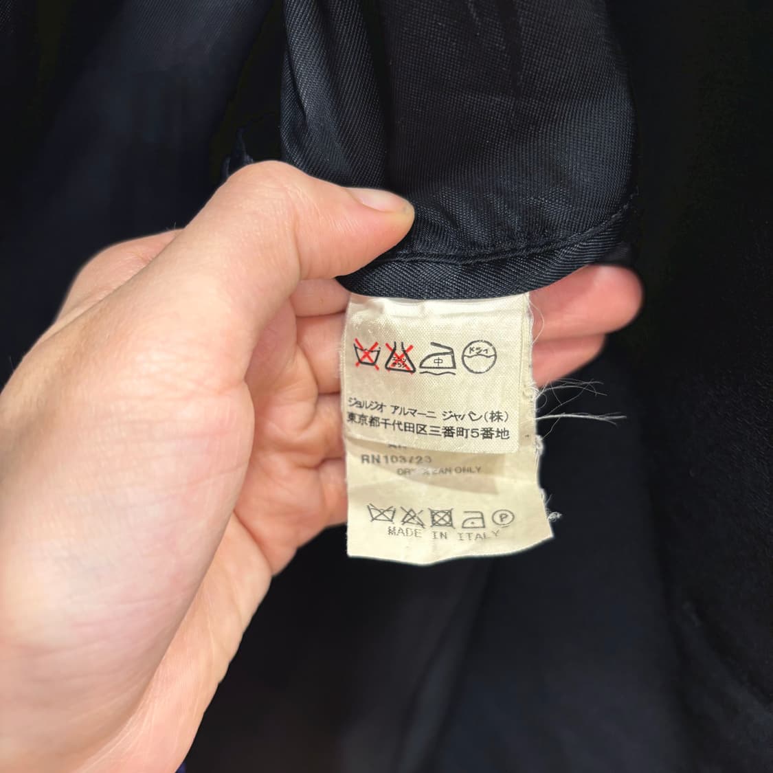 엠포리오 아르마니 코트 쇼울 라펠 웰트 포켓 디테일 세미 슬림핏 블랙 상품이미지7