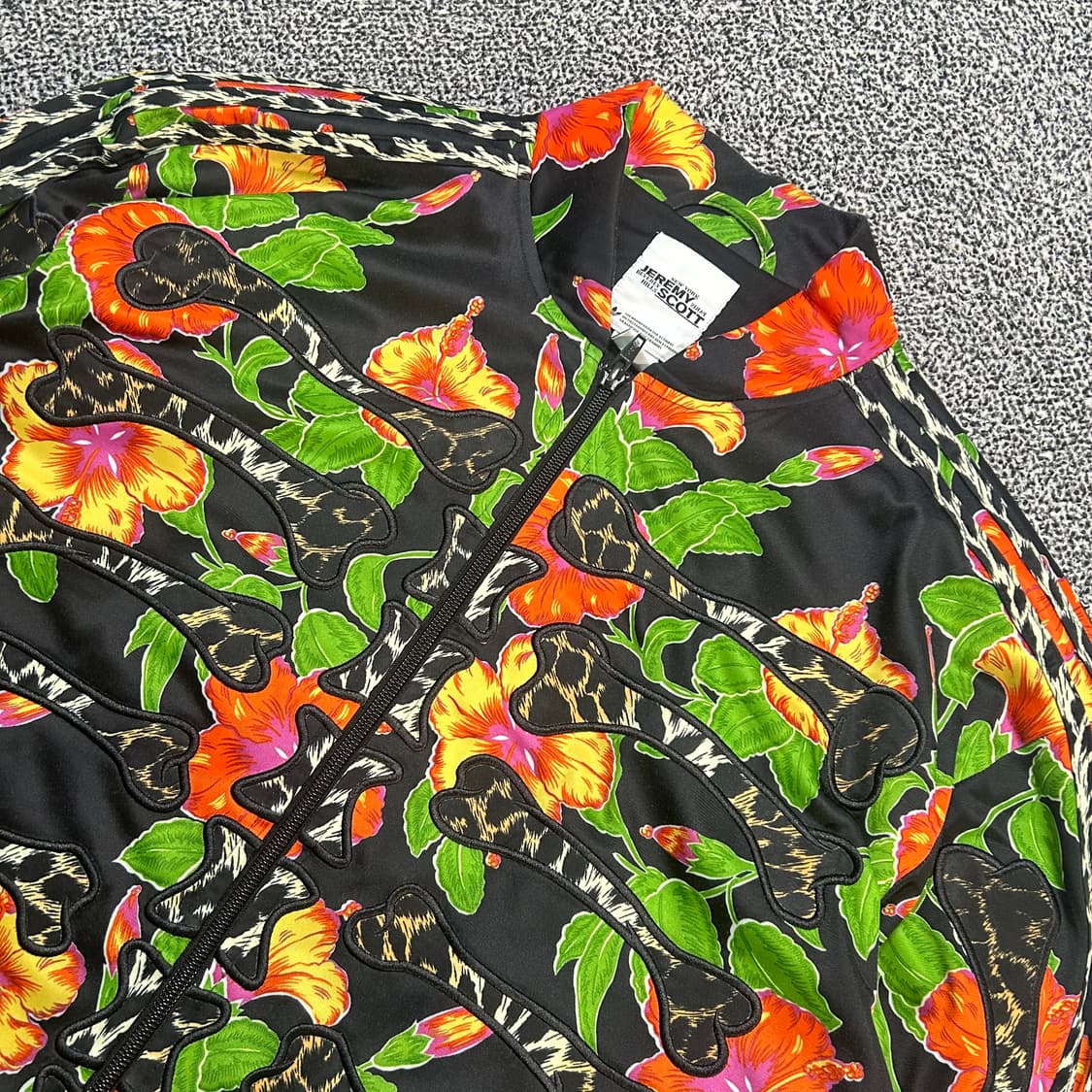 제레미 스콧 X 아디다스 플라워 본 트랙탑 져지 상품이미지2