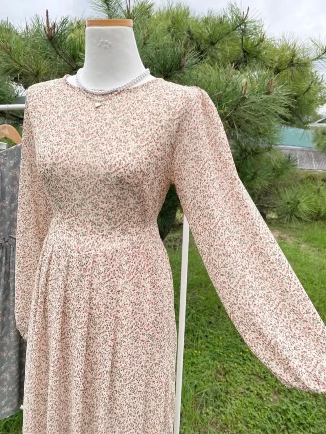 꽃무늬 꽃 플라워 잔꽃 패턴 라운드넥 봄 가을 아이보리 롱 원피스 상품이미지2