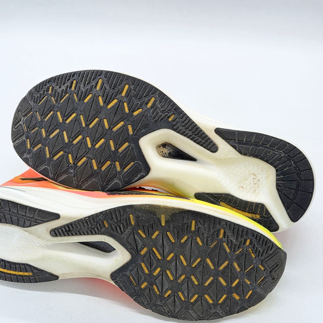 푸마 디비에이트 나이트로 엘리트 선 스트림 선셋 글로우 (270) 상품이미지3