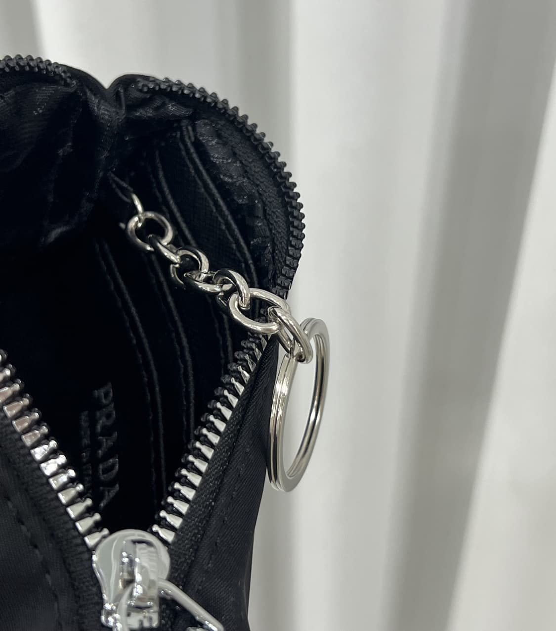 프라다 노벨티 나일론 미니 파우치 카드지갑 키링 상품이미지5