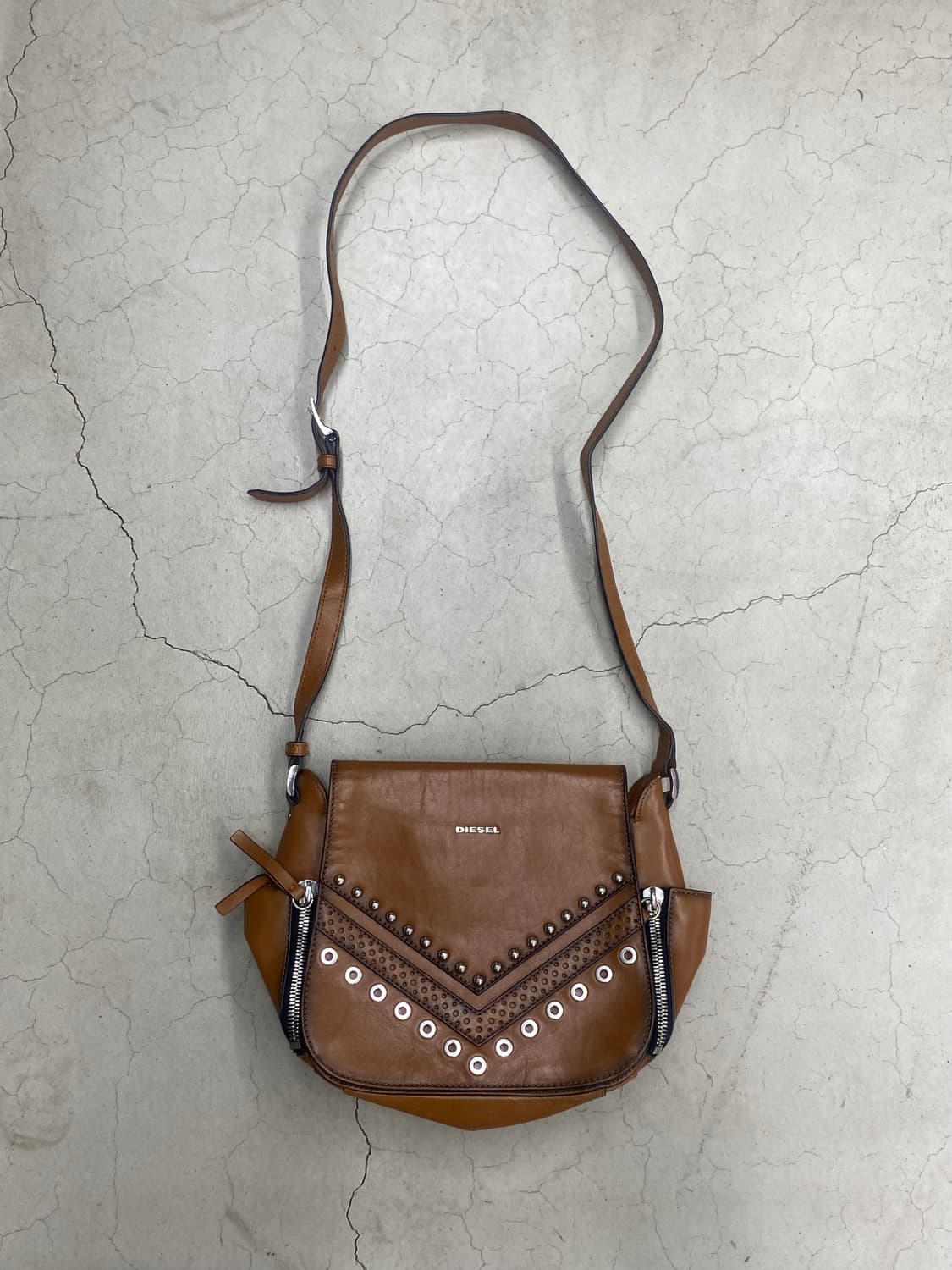 디젤 스터드 웨스턴 숄더 백 상품이미지2