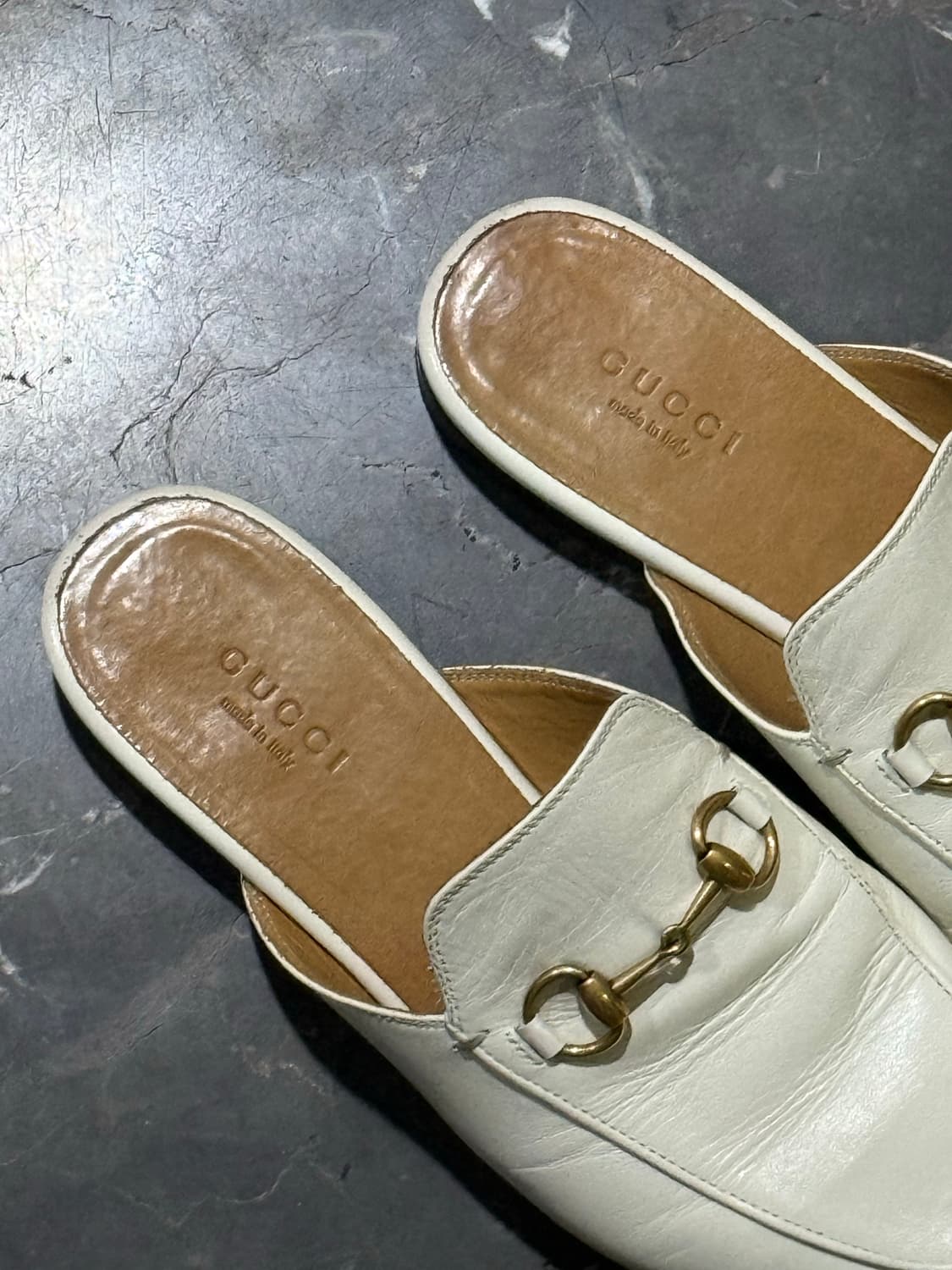 구찌 화이트 레더 금장 홀스빗 프린스타운 뮬 상품이미지3