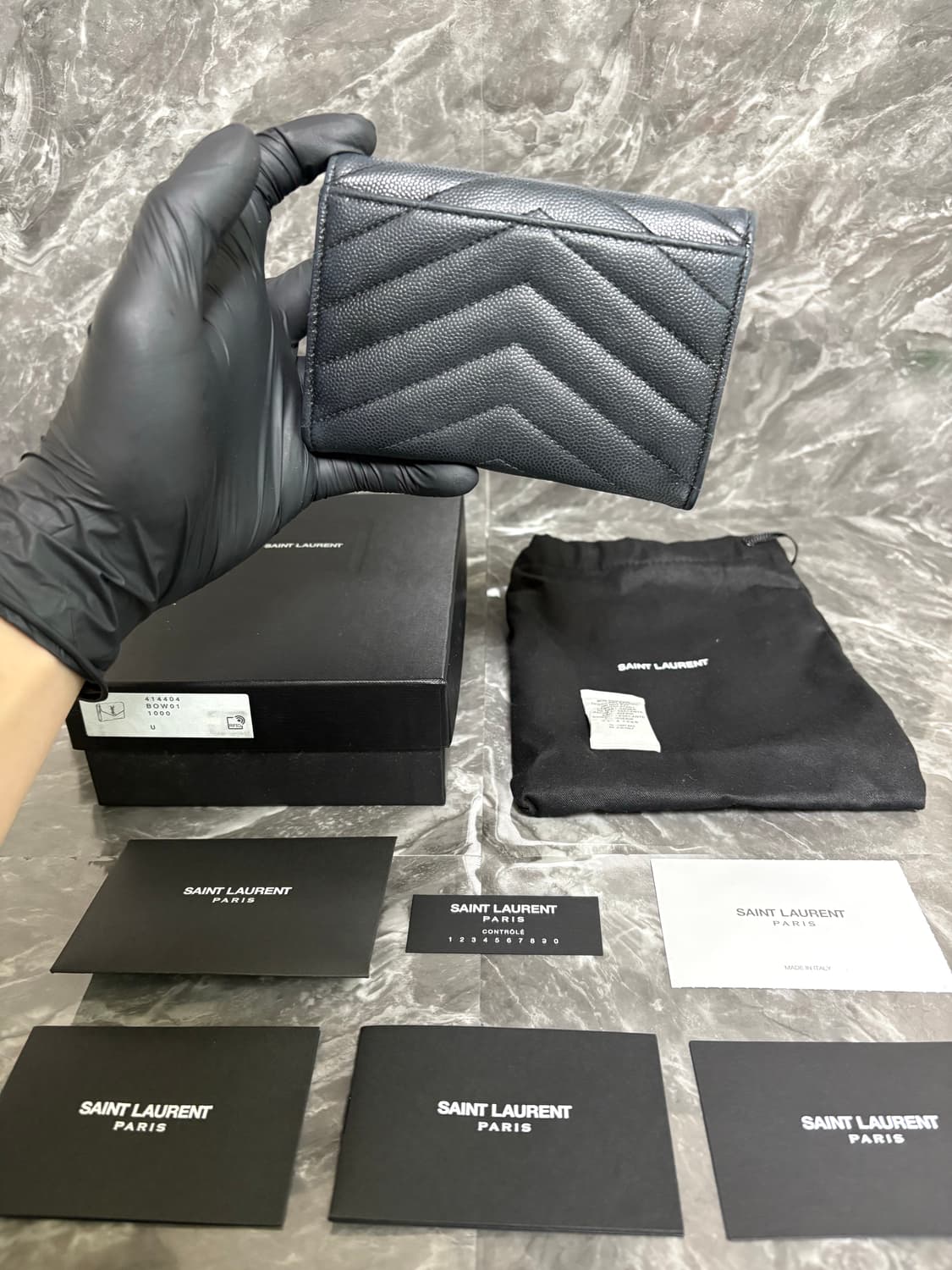 입생로랑 엔벨로프 마틀라세 금장로고 반지갑 상품이미지2