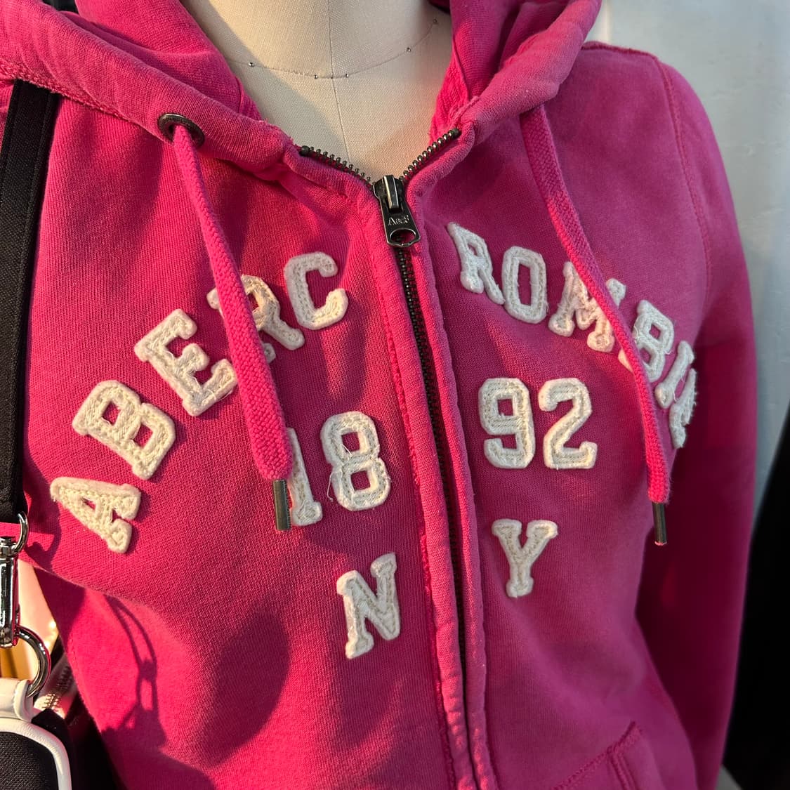 Abecrombie Pink Zip-Up Hoodie 상품이미지3
