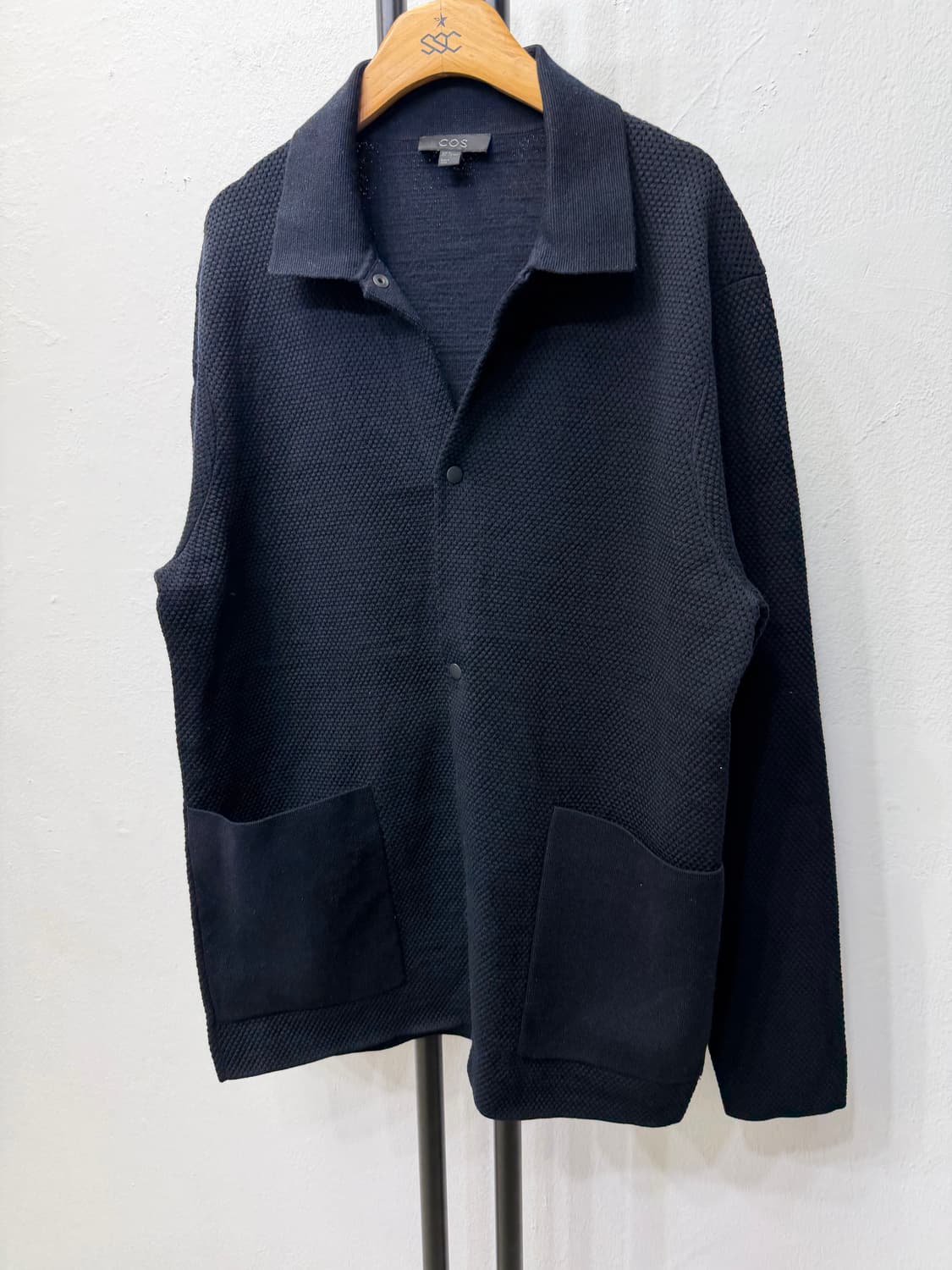정품) COS 코스 남성 블랙 셔츠형 니트 가디건 M 상품이미지3