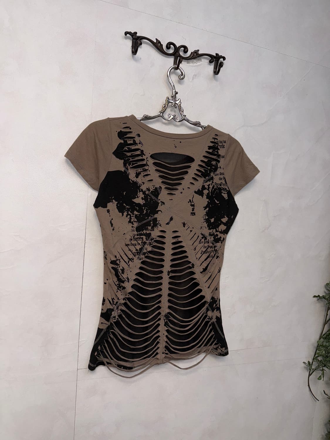 Ash brown grunge spider web skull half t 상품이미지4