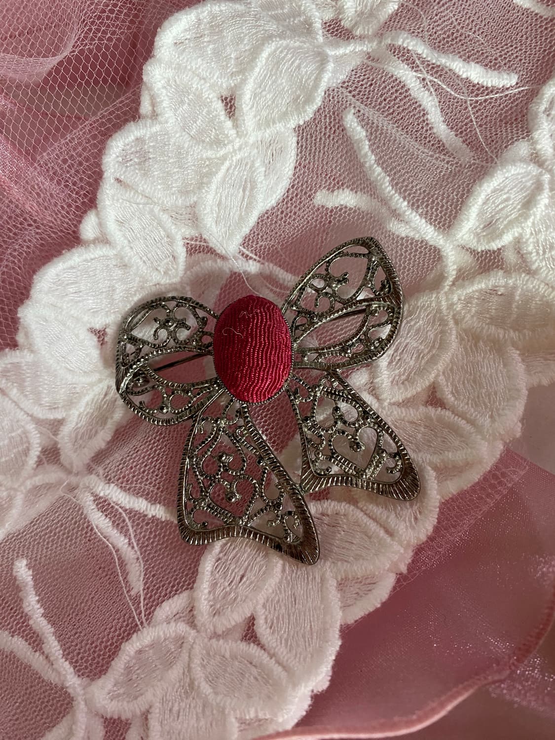  레드 패브릭 센터 리본 메탈 브로치 상품이미지4