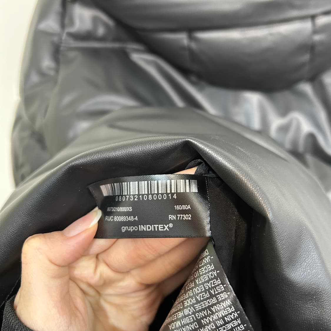 자라 페이크 레더 패딩 코트 블랙 상태최상 여성 55, 66 상품이미지4