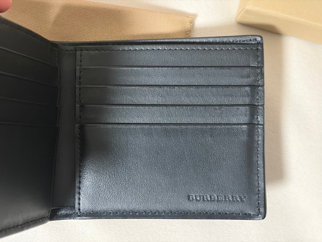 버버리 그래피티 반지갑 상품이미지3