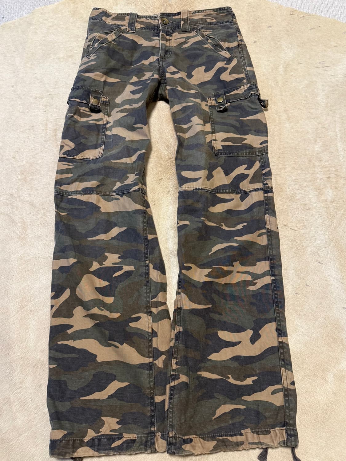 버클 디테일 카모팬츠 상품이미지3