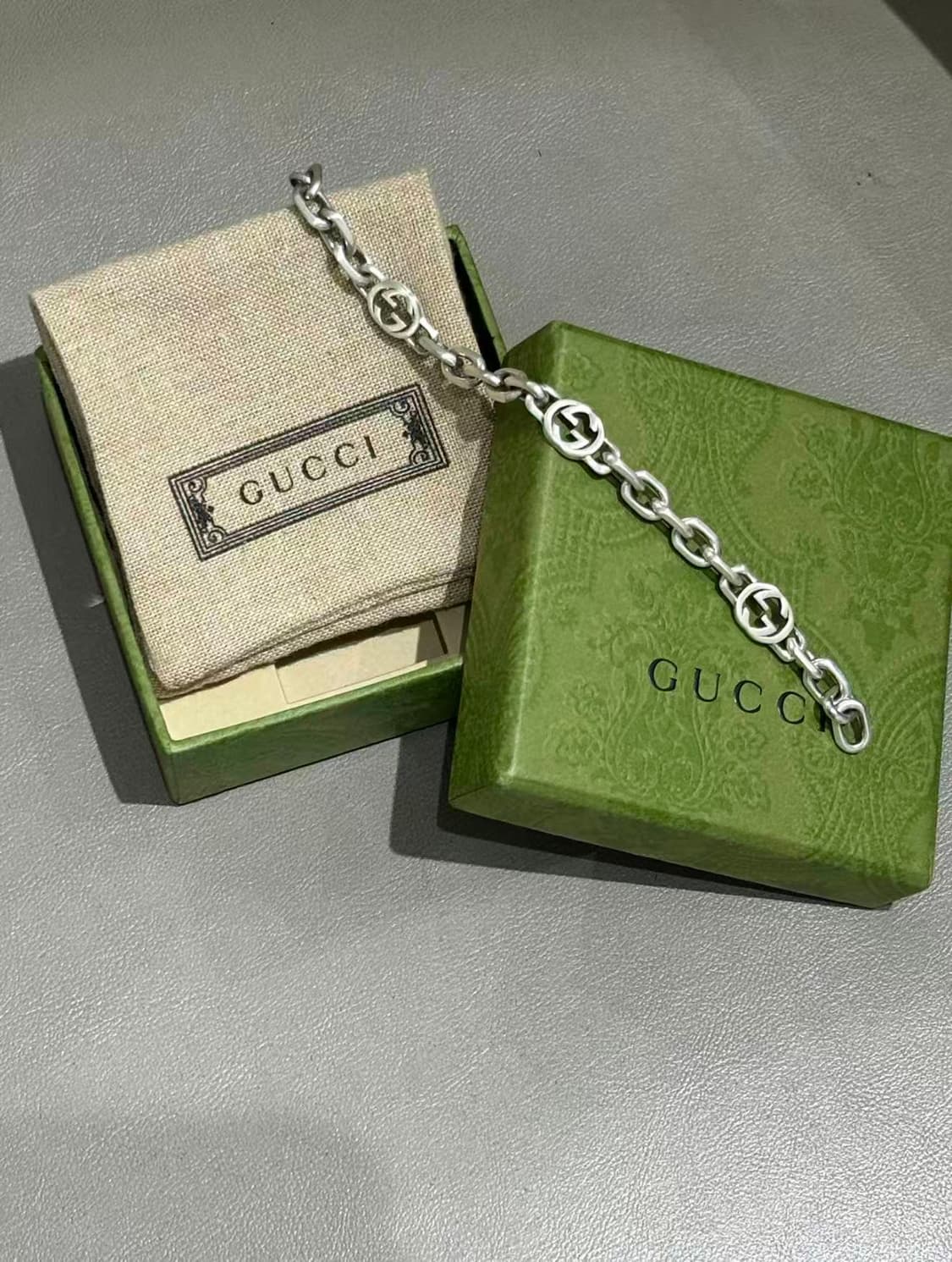 GUCCI인터록킹 G 팔찌 클래식 로고 남녀 공용 데일리 착용 상품이미지2