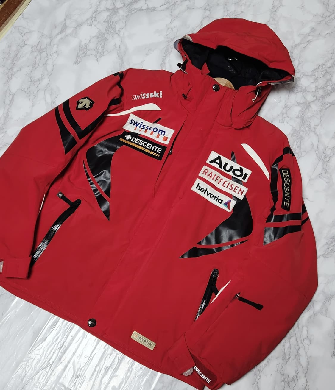 데상트 스위스 국가대표 스키팀 자켓 상품이미지2