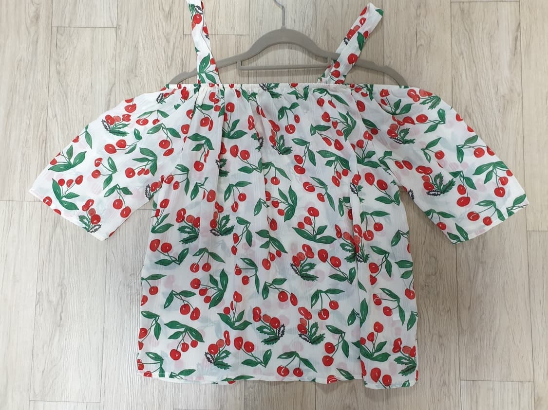 체리 오프숄더 블라우스 상품이미지3