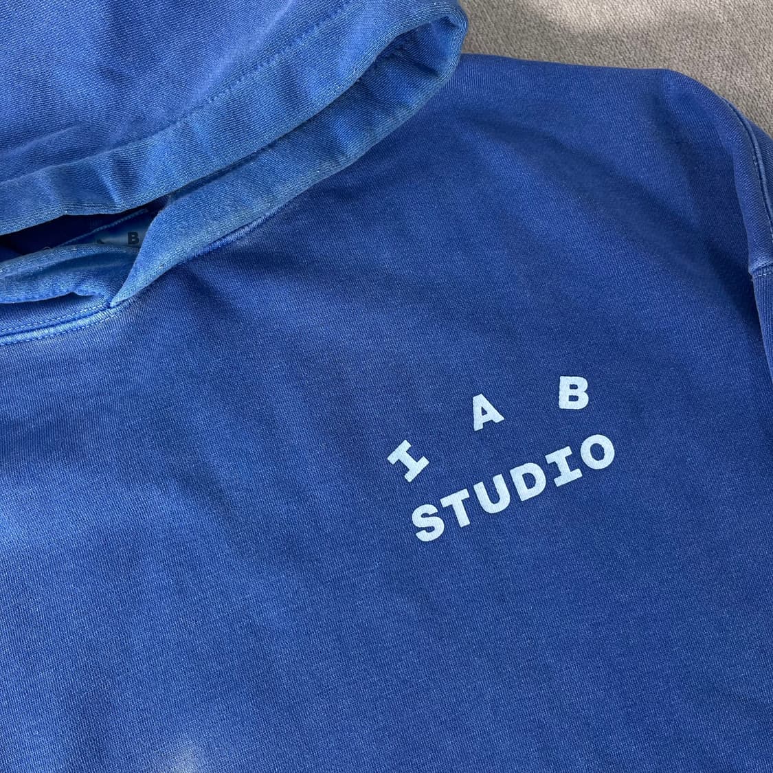 105 아이앱스튜디오 피그먼트 로얄블루 후드티 상품이미지3