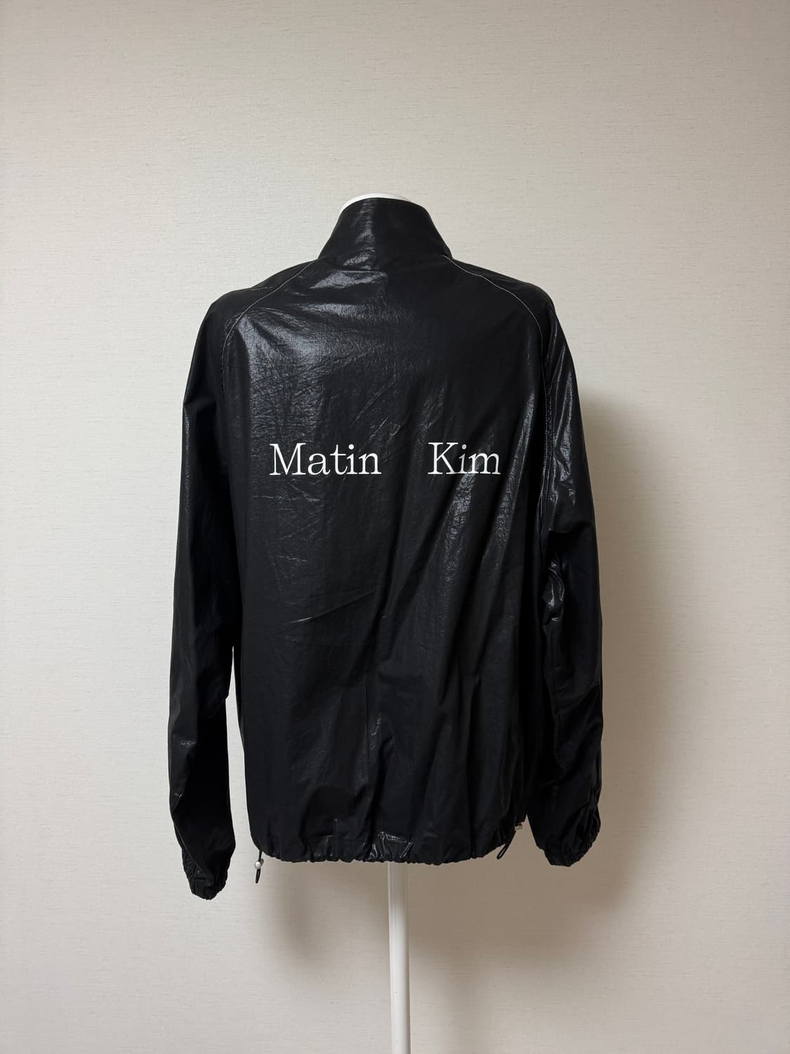 마뗑킴) 로고 코팅 집업 자켓 상품이미지4